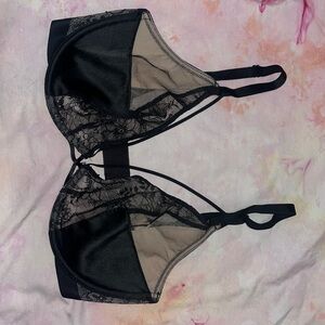 NWT Victoria’s Secret Lace Bra 🌵32DDD